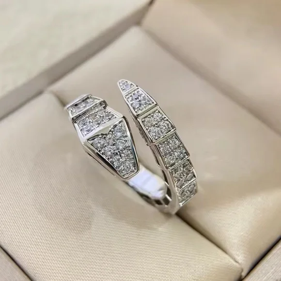 Serpenti Elegant Silver Crystal Ring - Picture 4 of 8